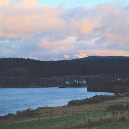 Skye Cabins Skeabost Exterior photo