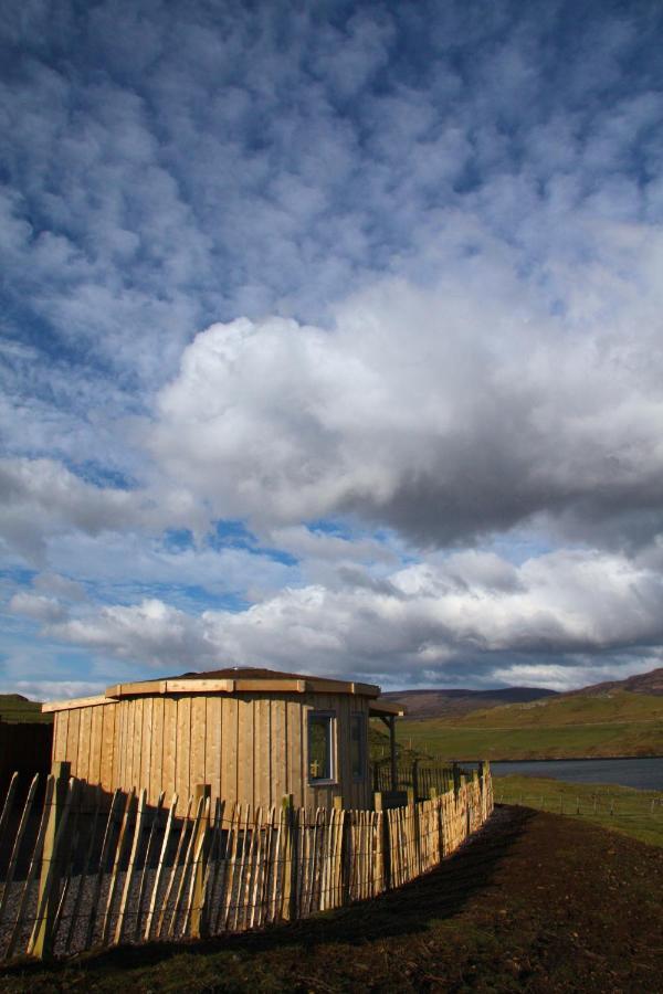 Skye Cabins Skeabost Exterior photo